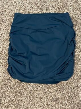 HALARA athletic skirt with built in shorts